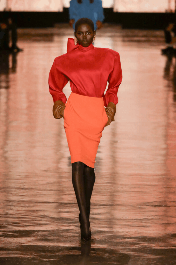 тренди осінь-зима 2025/2026: широкі плечі на подіумі Saint Laurent