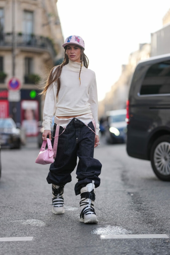 білі жіночі снігові черевики з зав'язками