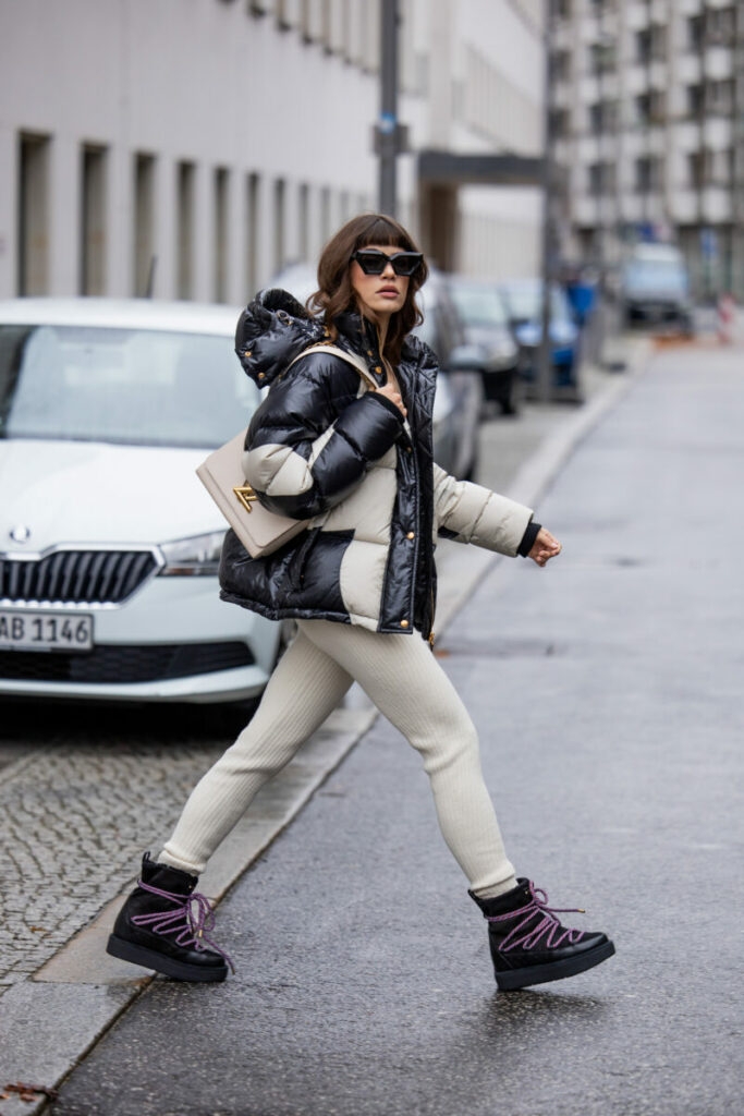 чорні жіночі снігові черевики на зиму