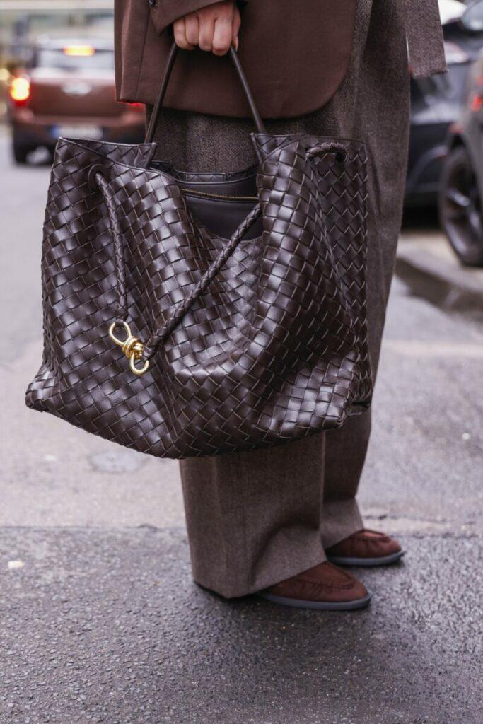 чищення шкіряної сумки